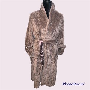 NWOT P.J. Salvage Tan Faux Fur/Satin Robe Sz L